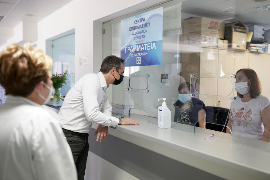 Μητσοτάκης: Το αρνί την Κυριακή με λίγους και καλούς