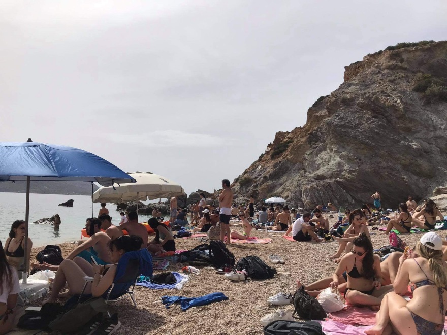 Γέμισαν οι παραλίες στην Αττική λίγο πριν την Ανάσταση