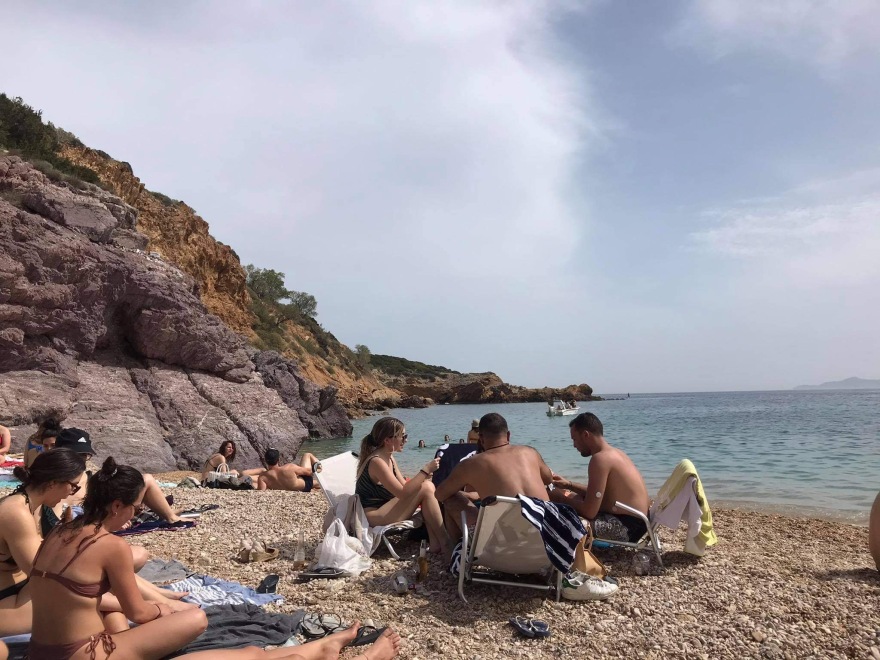Γέμισαν οι παραλίες στην Αττική λίγο πριν την Ανάσταση