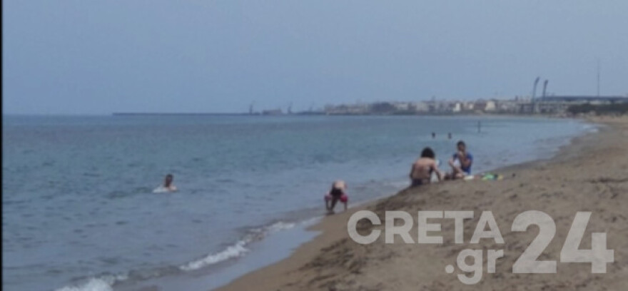 Κρήτη: Στις παραλίες για το Μεγάλο Σάββατο βγήκαν οι κάτοικοι του Ηρακλείου