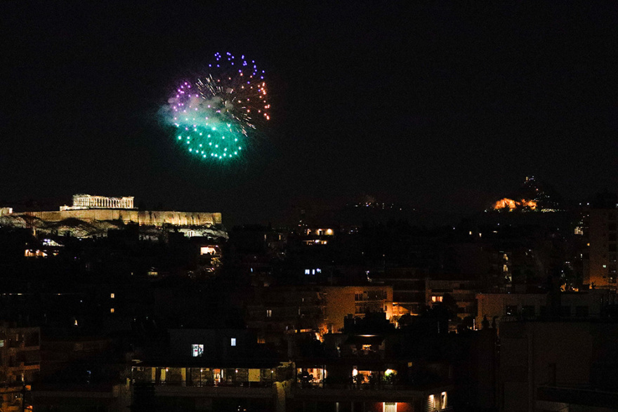 Δείτε βίντεο και φωτογραφίες: Η διαφορετική Ανάσταση λόγω πανδημίας - Στις 10 ξεκίνησε η απαγόρευση κυκλοφορίας