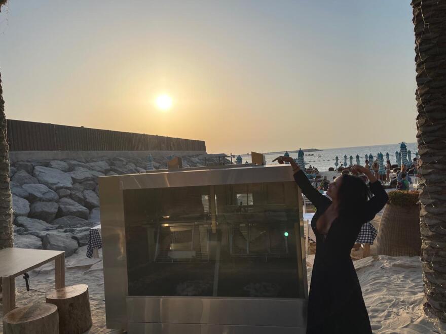 Δείτε βίντεο και φωτογραφίες: Έλληνες στο Ντουμπάι για αρνί και κοκορέτσι