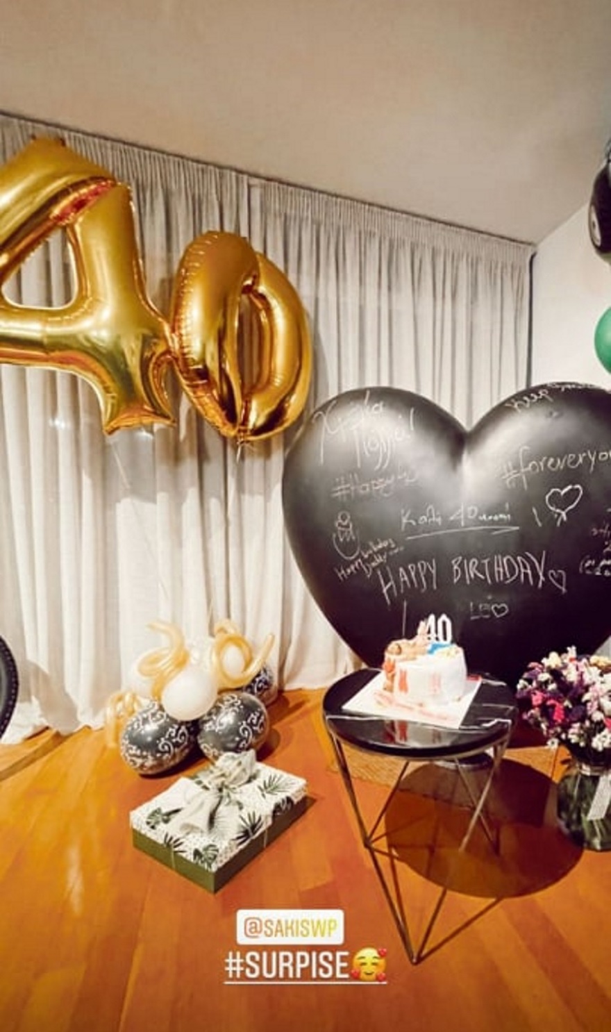 Χριστίνα Μπόμπα: Το πάρτι για τα γενέθλια του Σάκη Τανιμανίδη και η τούρτα με τα δίδυμα