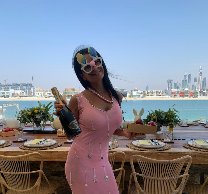 Πάσχα Ελλήνων στο Ντουμπάι: Σούβλες, σαμπάνιες και εντυπωσιακές καλλονές