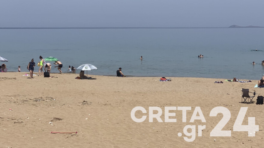 Κρήτη: Πάσχα στις παραλίες για τους κατοίκους του Ηρακλείου - Δείτε φωτογραφίες