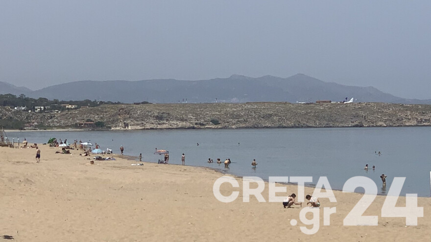 Κρήτη: Πάσχα στις παραλίες για τους κατοίκους του Ηρακλείου - Δείτε φωτογραφίες