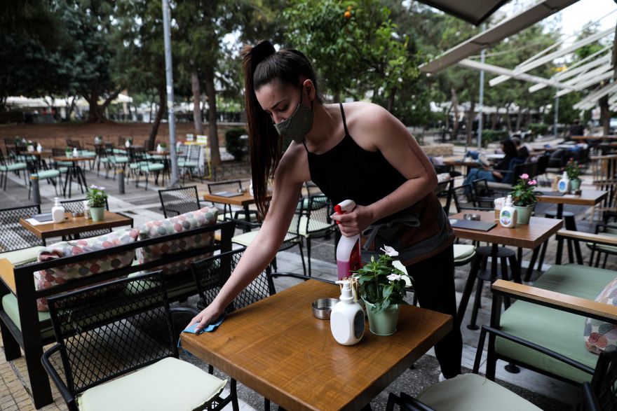 Άνοιγμα εστίασης: «Βροχή» οι κρατήσεις - Τα μέτρα για εστιατόρια και καφετέριες