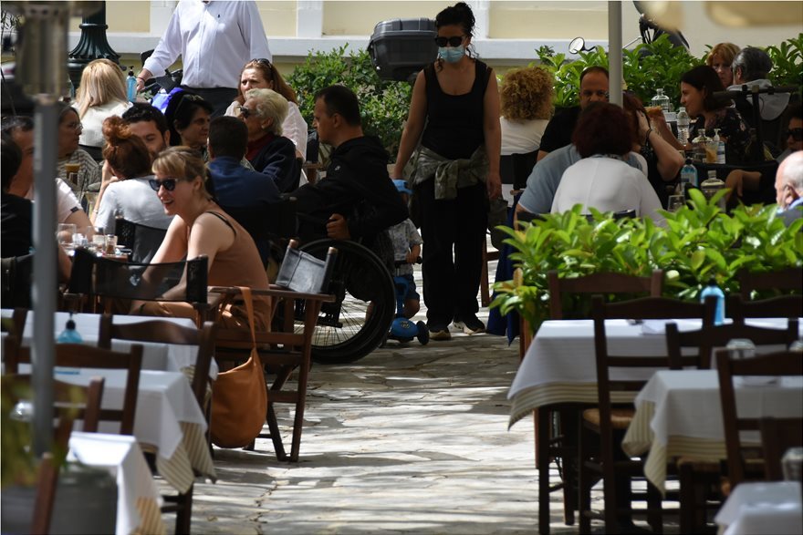 Άνοιγμα εστίασης: «Βροχή» οι κρατήσεις - Τα μέτρα για εστιατόρια και καφετέριες
