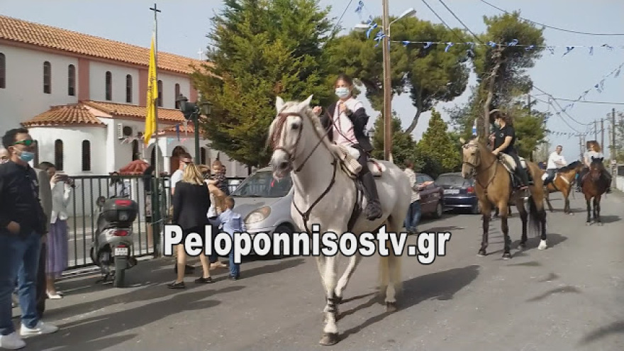 Οι καβαλάρηδες του Αϊ-Γιώργη στην Κόρινθο - Δείτε βίντεο και φωτογραφίες