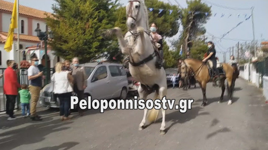 Οι καβαλάρηδες του Αϊ-Γιώργη στην Κόρινθο - Δείτε βίντεο και φωτογραφίες