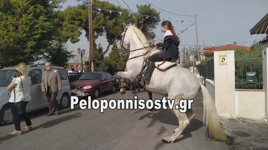 Οι καβαλάρηδες του Αϊ-Γιώργη στην Κόρινθο - Δείτε βίντεο και φωτογραφίες