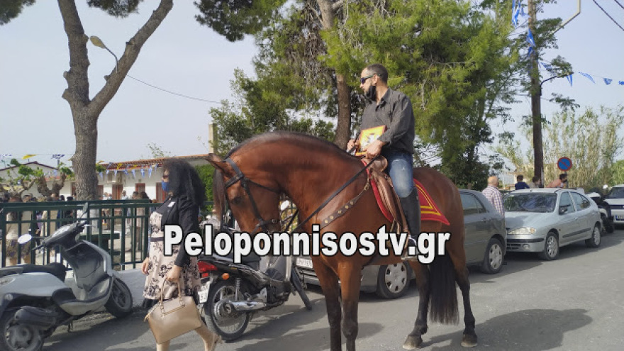 Οι καβαλάρηδες του Αϊ-Γιώργη στην Κόρινθο - Δείτε βίντεο και φωτογραφίες