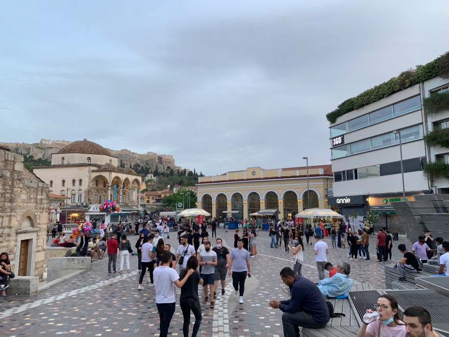 Άνοιξε μετά από έξι μήνες η εστίαση: Πλημμύρισαν από κόσμο καφέ και μπαρ στην Αττική - (Φωτο, Βίντεο)