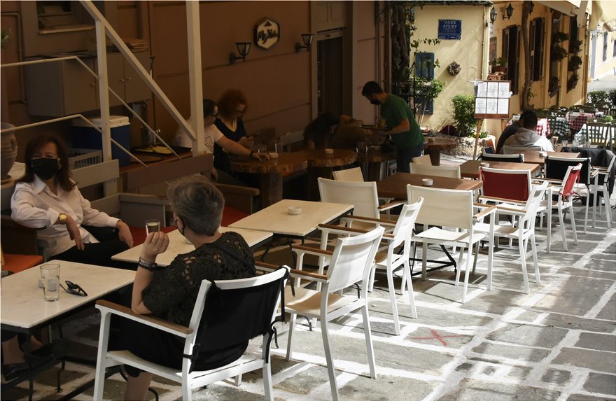 Άνοιγμα εστίασης: «Βροχή» οι κρατήσεις - Τα μέτρα για εστιατόρια και καφετέριες