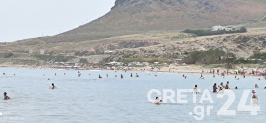 «Βούλιαξαν» οι παραλίες με... σύμμαχο τον καλό καιρό 