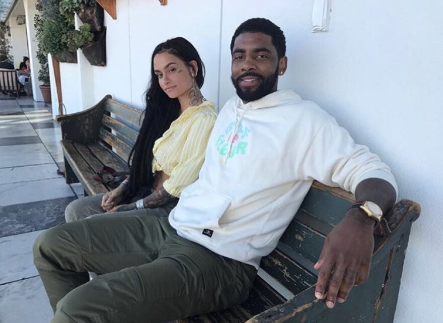 Διάσημη ποπ σταρ χώρισε τον Ίρβινγκ και αποκάλυψε δημόσια πως είναι λεσβία!