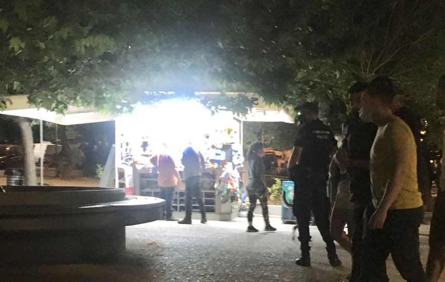 Παγκράτι: Έλεγχοι της αστυνομίας στην πλατεία Βαρνάβα - Δείτε φωτογραφίες