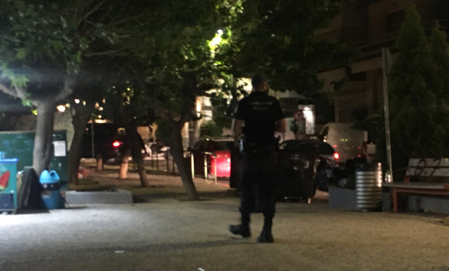 Παγκράτι: Έλεγχοι της αστυνομίας στην πλατεία Βαρνάβα - Δείτε φωτογραφίες