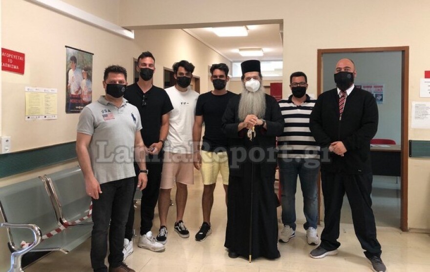 Κορωνοϊός: Εμβολιάστηκε με AstraZeneca ο Μητροπολίτης Φθιώτιδος Συμεών