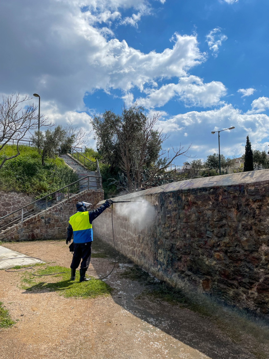 Δήμος Αθηναίων: Μεγάλη δράση αντιγκράφιτι στην Ερμού - Βίντεο και φωτογραφίες