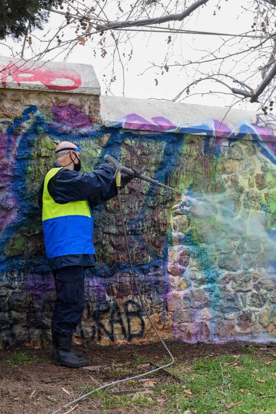 Δήμος Αθηναίων: Μεγάλη δράση αντιγκράφιτι στην Ερμού - Βίντεο και φωτογραφίες