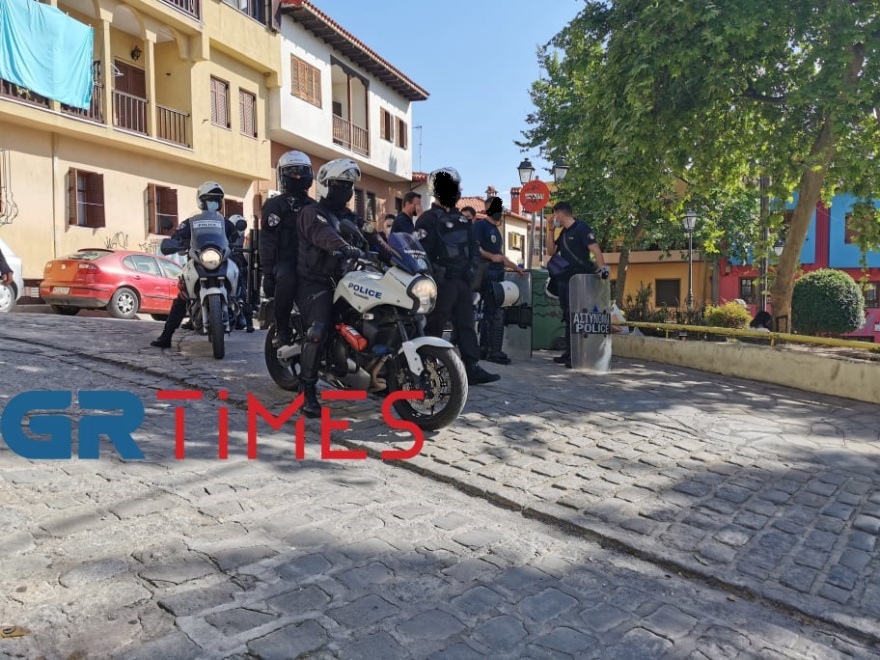 Θεσσαλονίκη: Νέα επέμβαση της αστυνομίας στην πλατεία Καλλιθέας - Βίντεο και φωτογραφίες 