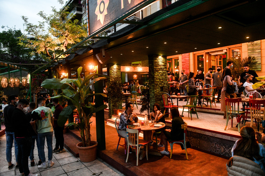 Lockdown: Τα επόμενα βήματα στη λειτουργία της εστίασης – Ποια μέτρα θα αρθούν και πότε