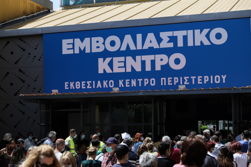 Εμβολιασμοί - Περιστέρι: «Αρρυθμίες» στο ίντερνετ έφεραν ουρές και καθυστερήσεις