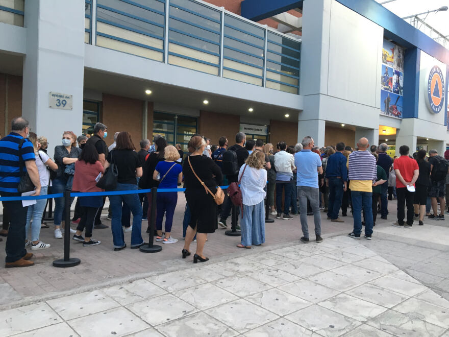 Εμβολιασμοί: Κοσμοσυρροή, καθυστερήσεις αλλά και ρεκόρ με 108.576 εμβόλια σε μια μέρα