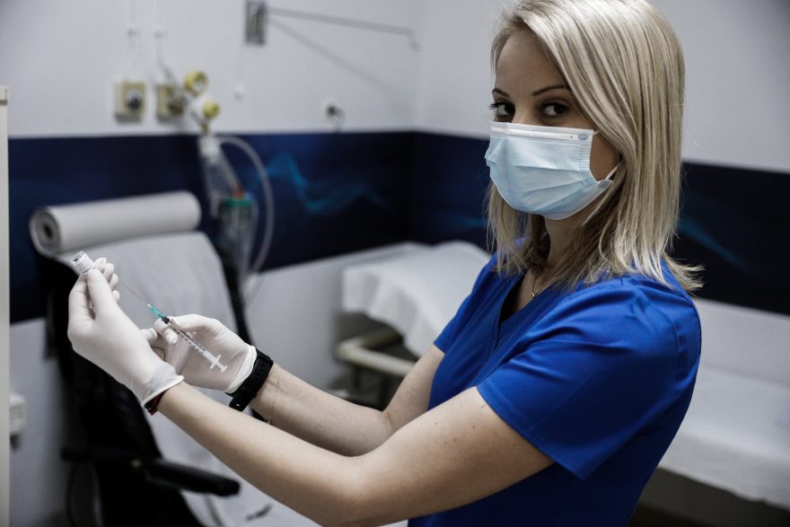 «Χτίζεται» το τείχος ανοσίας: Μέχρι τέλος Μαΐου 20% των πολιτών θα έχει πλήρη θωράκιση κατά του κορωνοϊού