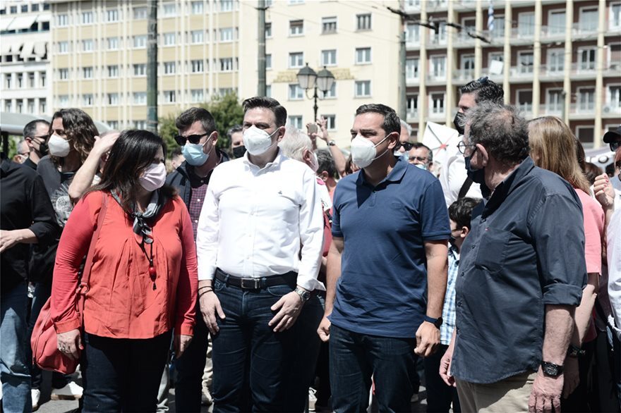 Επεισόδια με μολότοφ στις συγκεντρώσεις στο κέντρο της Αθήνας - Δείτε βίντεο