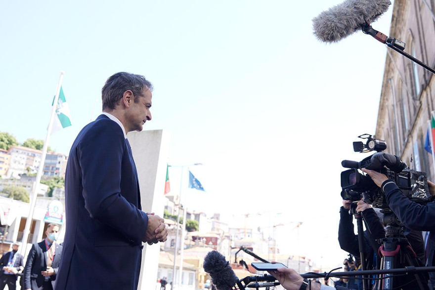 Στην Κοινωνική Σύνοδο Κορυφής ο Μητσοτάκης: «Προωθούμε ευεργετικές ρυθμίσεις για τους εργαζόμενους»