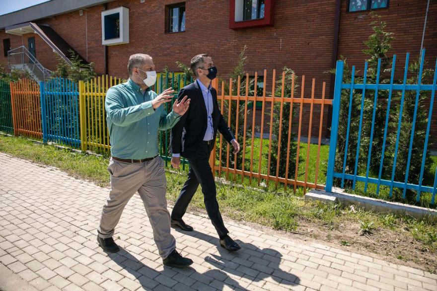 Ο Κώστας Μπακογιάννης στην Πρίστινα - Επισκέφθηκε και την Ελληνική Δύναμη Κοσόβου