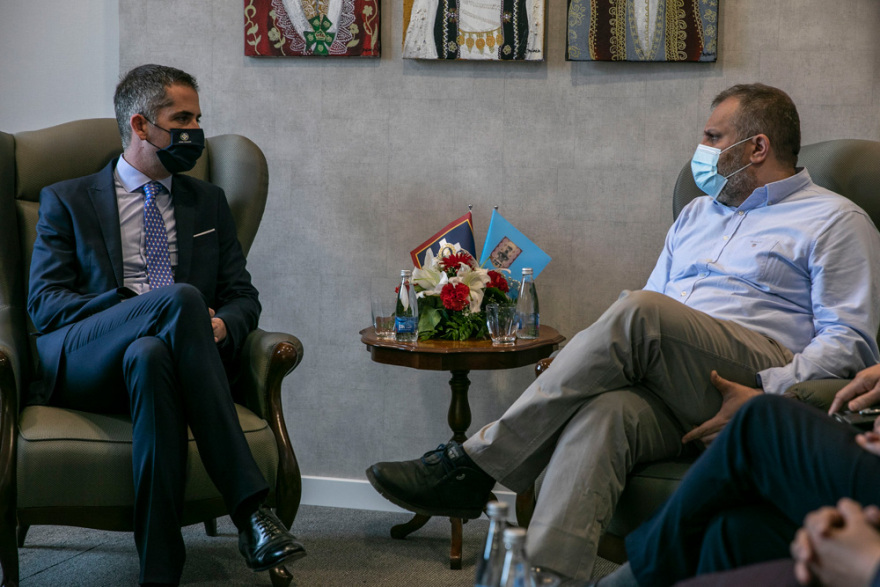 Ο Κώστας Μπακογιάννης στην Πρίστινα - Επισκέφθηκε και την Ελληνική Δύναμη Κοσόβου