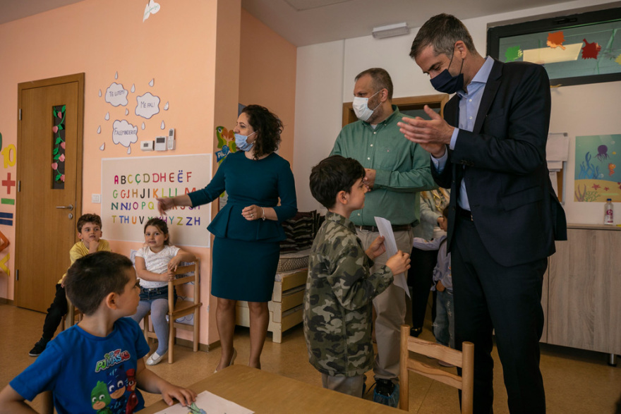 Ο Κώστας Μπακογιάννης στην Πρίστινα - Επισκέφθηκε και την Ελληνική Δύναμη Κοσόβου