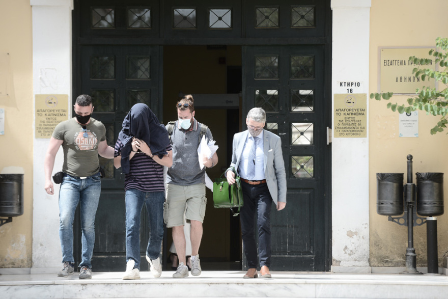 Πέντε γυναίκες αναγνώρισαν τον 22χρονο σάτυρο της Νέας Σμύρνης - Οδηγείται στο Αυτόφωρο