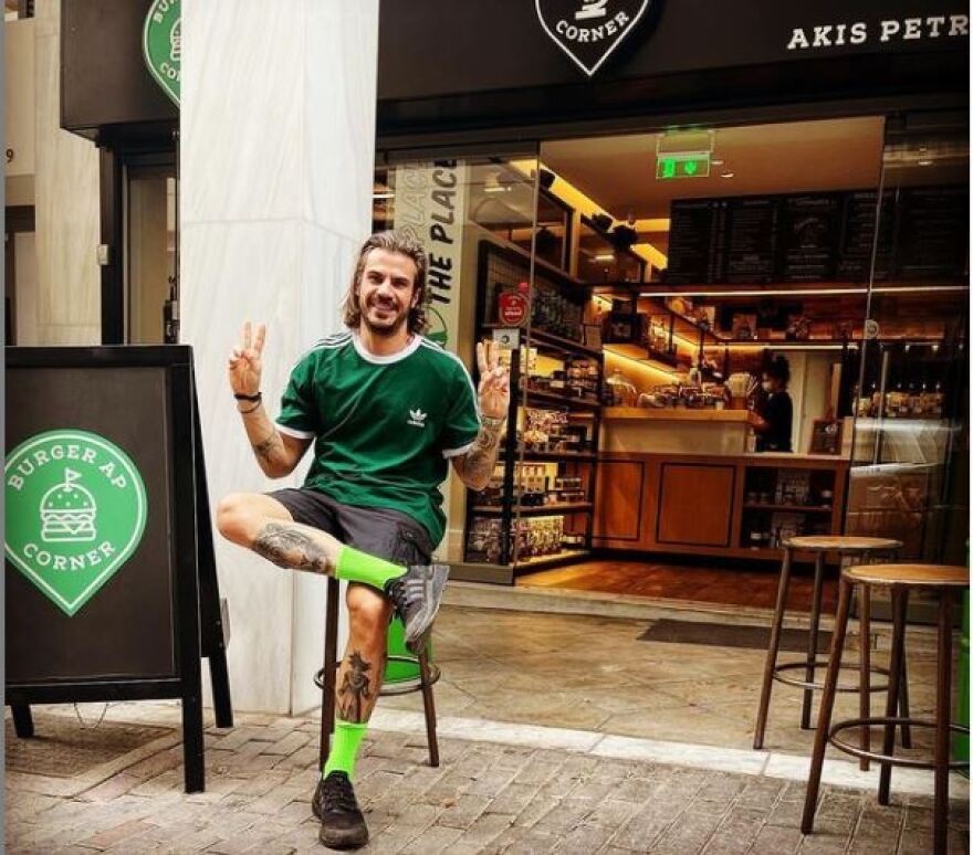 Άκης Πετρετζίκης: Έχασε όλα τα κιλά της καραντίνας - Φωτογραφία 