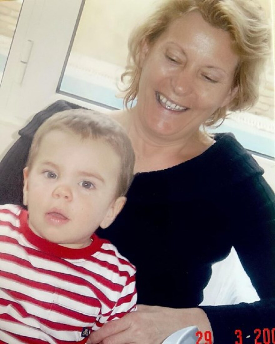 Ελένη Μενεγάκη: Το τρυφερό μήνυμα για τη γιορτή της μητέρας και οι αδημοσίευτες φωτογραφίες 