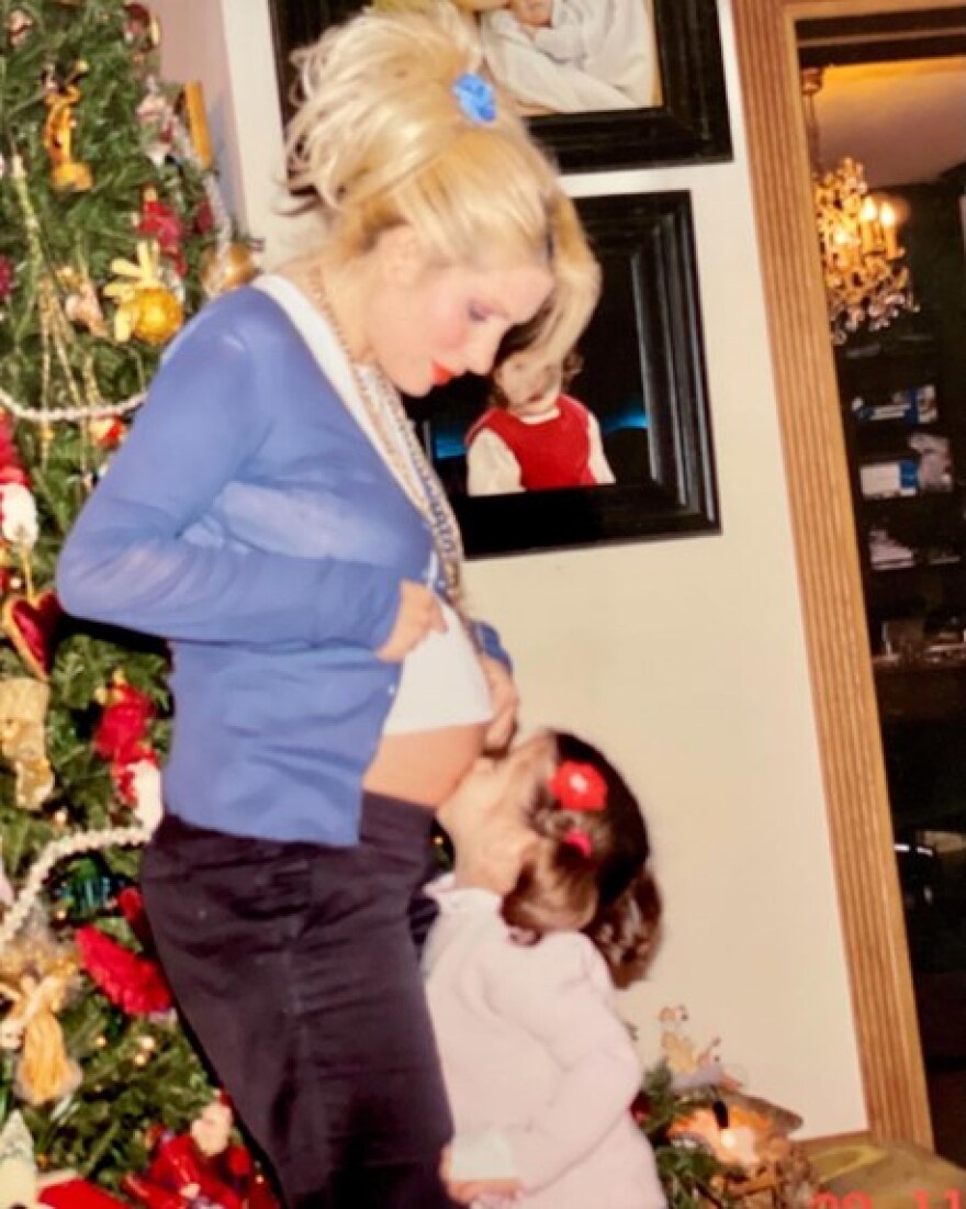 Ελένη Μενεγάκη: Το τρυφερό μήνυμα για τη γιορτή της μητέρας και οι αδημοσίευτες φωτογραφίες 