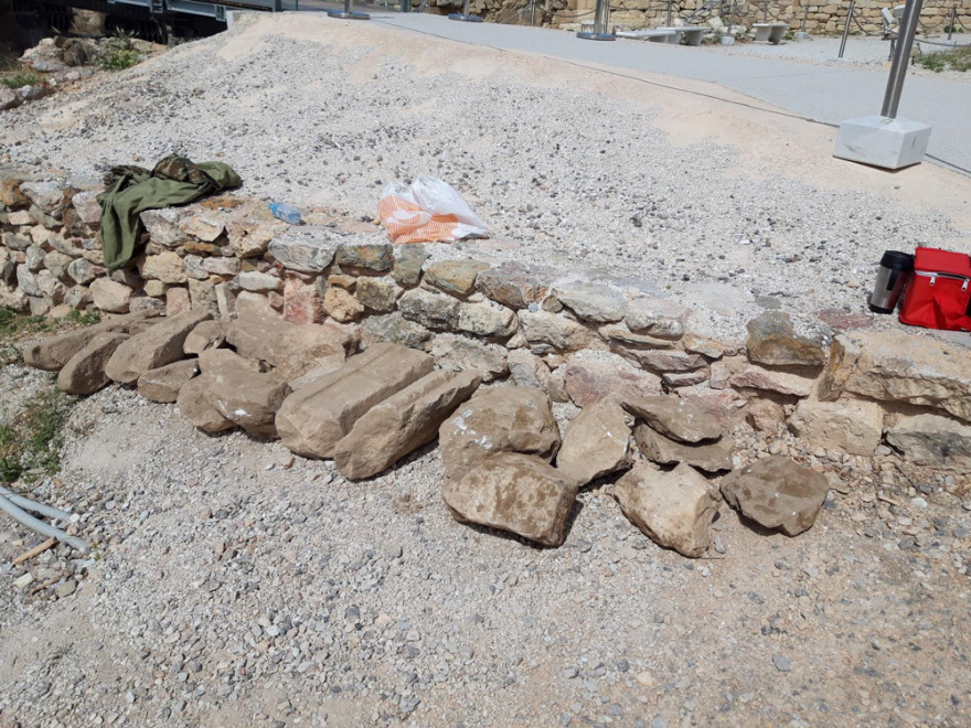 Λίνα Μενδώνη: Απαντά για το κομπρεσέρ στην Ακρόπολη με στοιχεία και φωτογραφίες