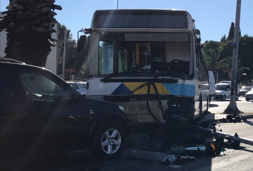 Κίνηση: Μποτιλιάρισμα χιλιομέτρων στη Λεωφόρο Αθηνών μετά από «τρελή πορεία» λεωφορείου του ΟΑΣΑ