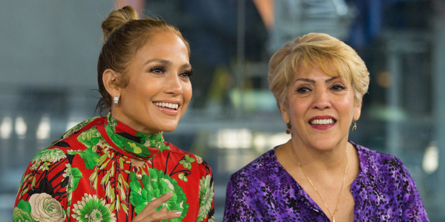 Τζένιφερ Λόπεζ: Η εντυπωσιακή on stage εμφάνιση με την μητέρα της - Δείτε το βίντεο 