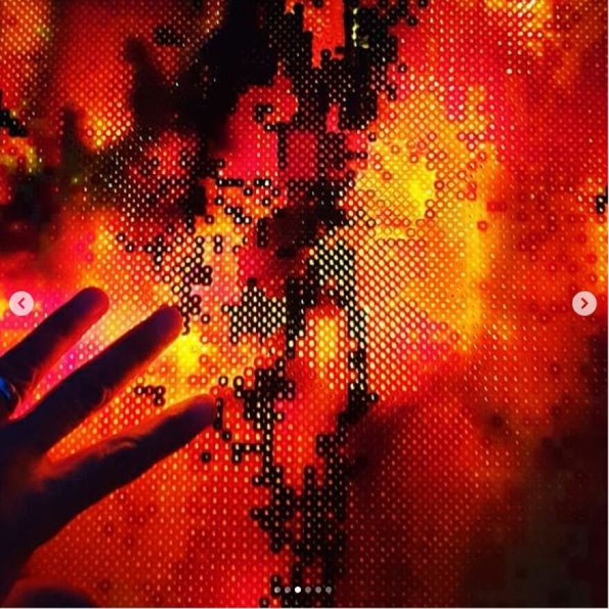 «Τυλίχτηκε στις φλόγες» εξωτερική τουαλέτα μέσα στο δάσος - Δείτε φωτογραφίες