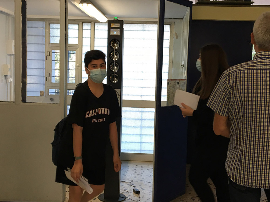 Σχολεία: Επιστροφή στα θρανία με το αρνητικό τεστ ανά χείρας, μάσκες, διαφορετικά διαλείμματα και αντισηπτικά