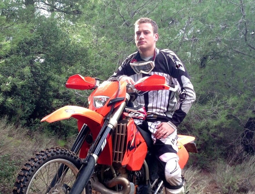 Έγκλημα στα Γλυκά Νερά: Η ζωή του Μπάμπη και της Καρολάιν που κόπηκε τόσο βίαια (φωτογραφίες)