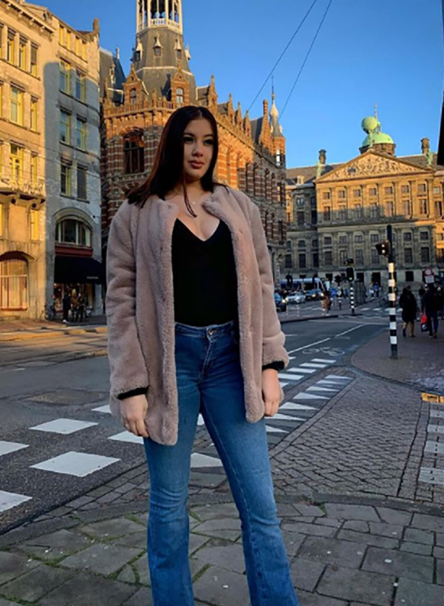 Γλυκά Νερά: Αυτή είναι η 20χρονη που δολοφονήθηκε μέσα στο σπίτι της