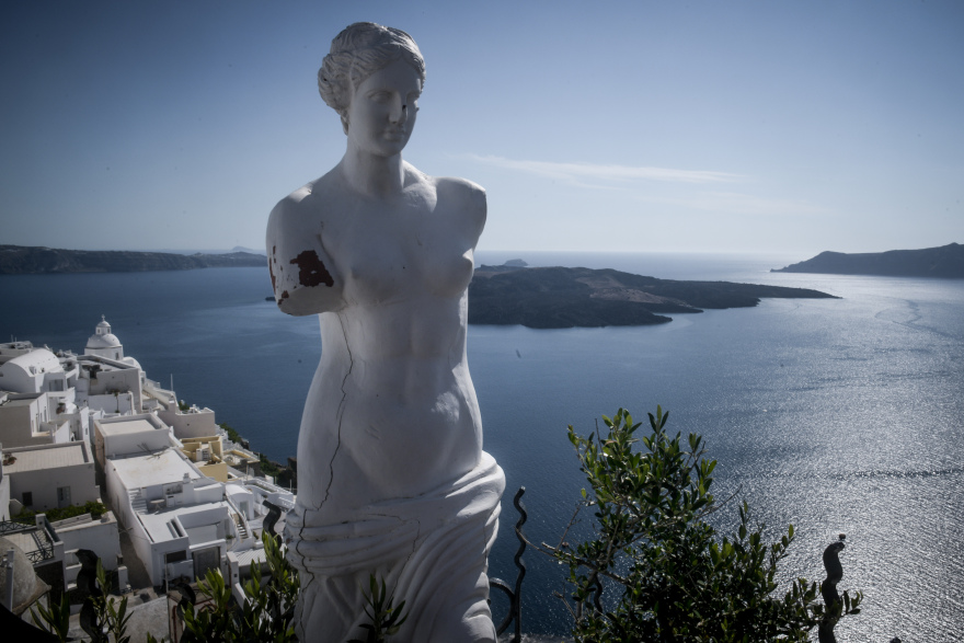 Άνοιγμα τουρισμού: Δεκάδες πτήσεις έφτασαν σήμερα στα νησιά - Γέμισαν τα σοκάκια της Μυκόνου από επισκέπτες