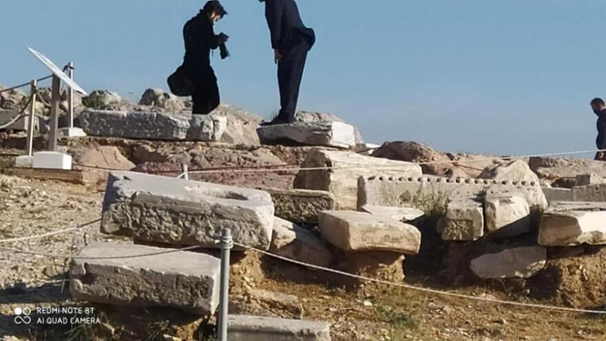 Βαρβιτσιώτης: Fake news ότι φωτογραφήθηκα σε περιφραγμένο χώρο στην Ακρόπολη