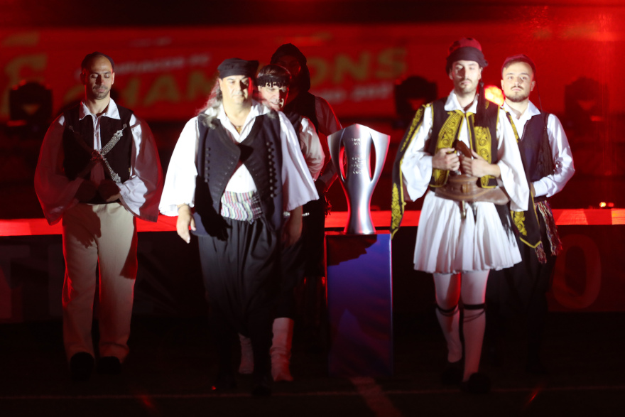 Η μεγάλη φιέστα του Ολυμπιακού για το 46ο - Βάζει πλώρη για το 47ο - Δείτε βίντεο και φωτό