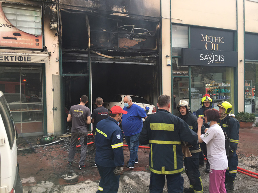 Νέα Ιωνία: Υπό μερικό έλεγχο η φωτιά που ξέσπασε σε συνεργείο αυτοκινήτων